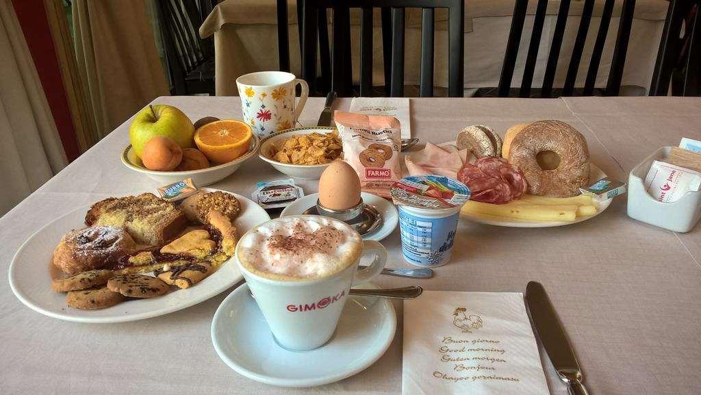 Hotel Corona Tirano Restauracja zdjęcie